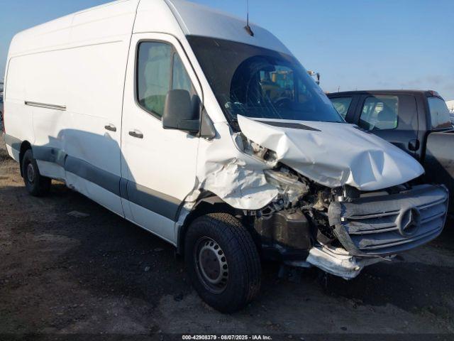  Salvage Mercedes-Benz Sprinter 2500