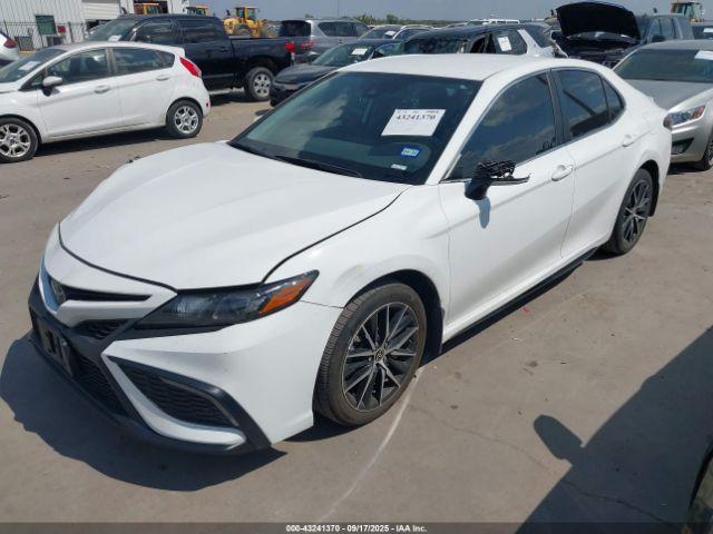 Toyota Camry Se Image 13