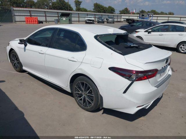 Toyota Camry Se Image 12
