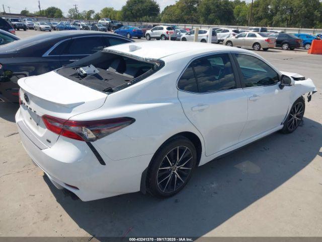 Toyota Camry Se Image 14