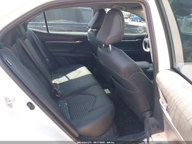 Toyota Camry Se Image 15