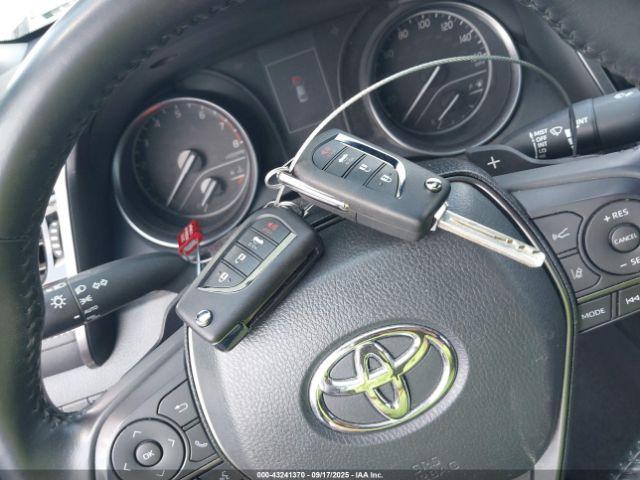 Toyota Camry Se Image 3