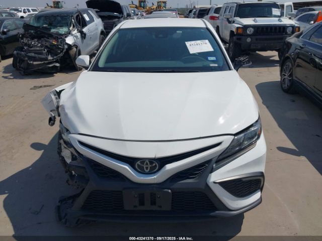 Toyota Camry Se Image 5