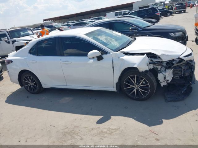 Toyota Camry Se Image 4