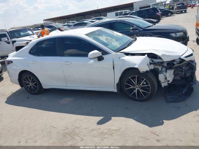 Toyota Camry Se Image 4