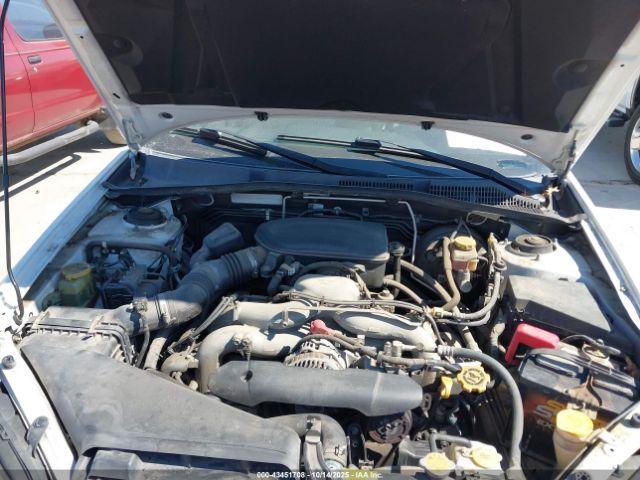 Subaru Outback 2.5i Image 12