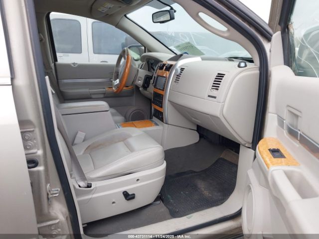 Chrysler Aspen Limited Image 2