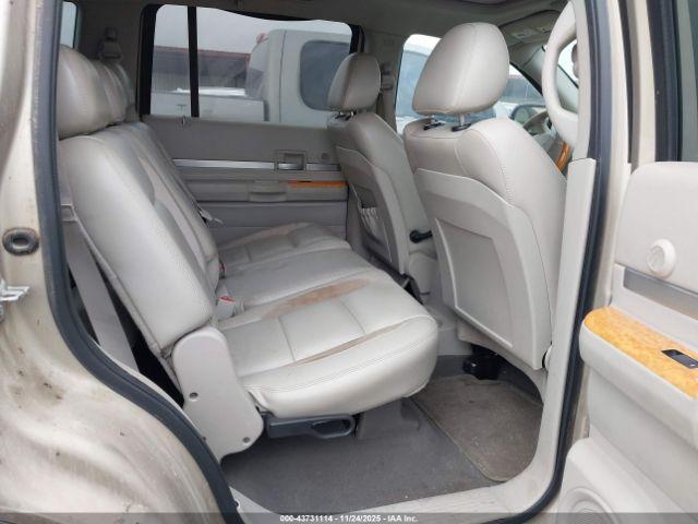 Chrysler Aspen Limited Image 6