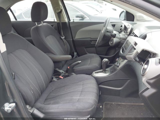 Chevrolet Sonic Lt Auto Image 9