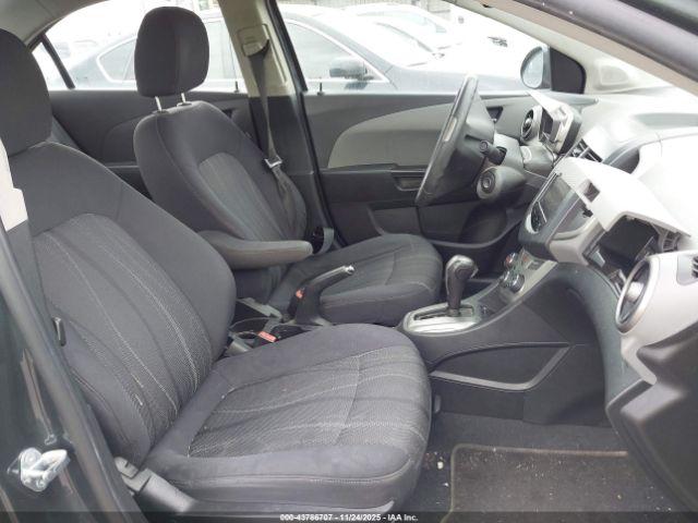 Chevrolet Sonic Lt Auto Image 9