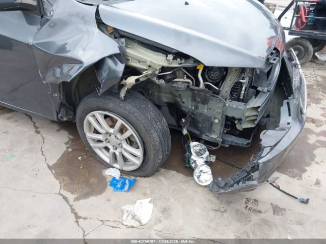 Chevrolet Sonic Lt Auto Image 14