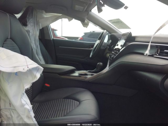 Toyota Camry Se Image 15