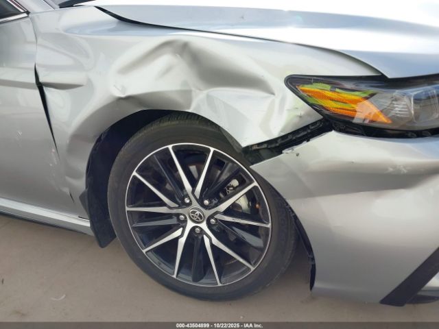 Toyota Camry Se Image 2