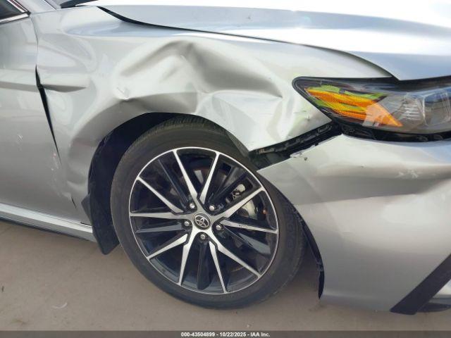 Toyota Camry Se Image 2