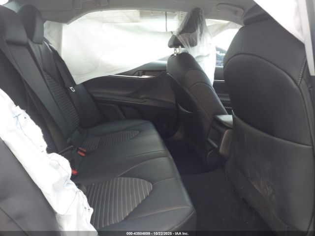 Toyota Camry Se Image 4