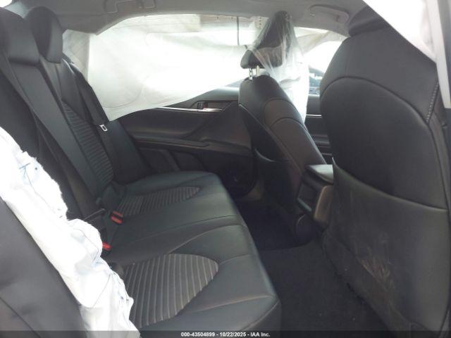 Toyota Camry Se Image 4