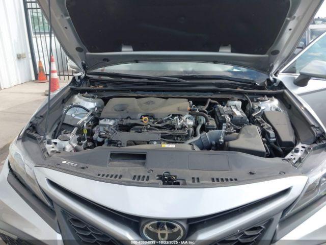 Toyota Camry Se Image 14