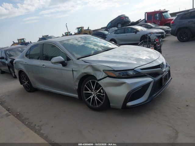 Toyota Camry Se Image 10