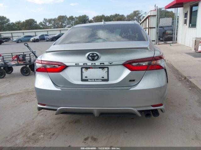 Toyota Camry Se Image 5
