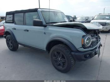  Salvage Ford Bronco