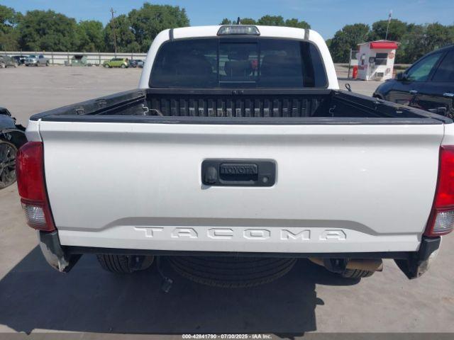 Toyota Tacoma Sr5 V6 Image 10