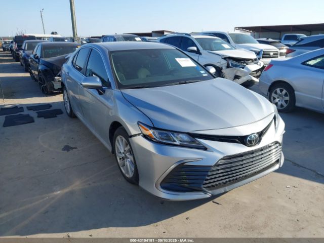 Toyota Camry Le Image 1