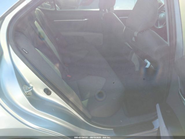 Toyota Camry Le Image 12