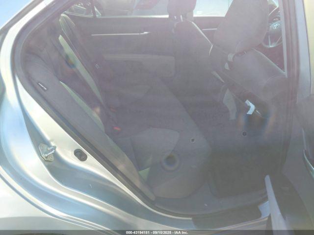 Toyota Camry Le Image 12