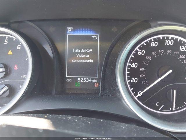 Toyota Camry Le Image 10