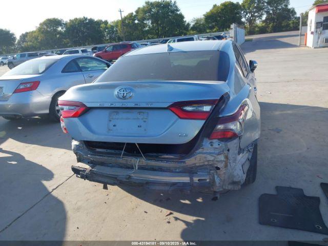 Toyota Camry Le Image 8