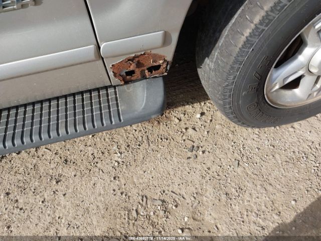 Ford Explorer Image 5