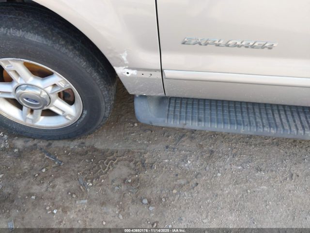 Ford Explorer Image 10