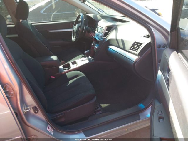 Subaru Outback 2.5i Premium Image 14