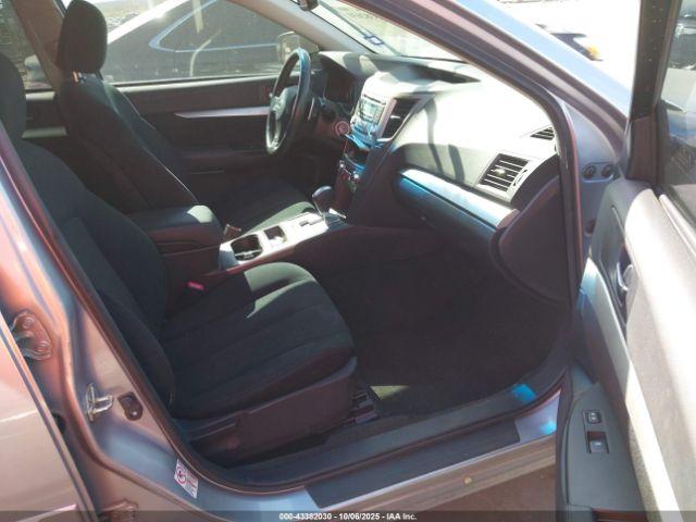 Subaru Outback 2.5i Premium Image 14