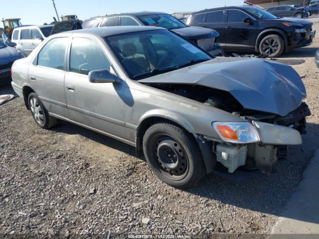 Toyota Camry Le Image 1