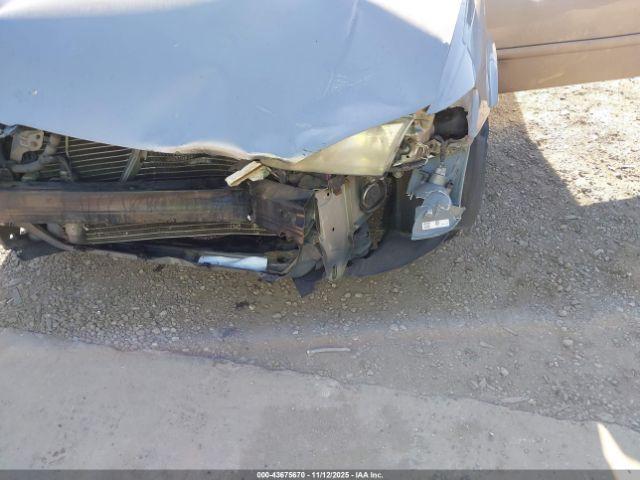 Toyota Camry Le Image 3