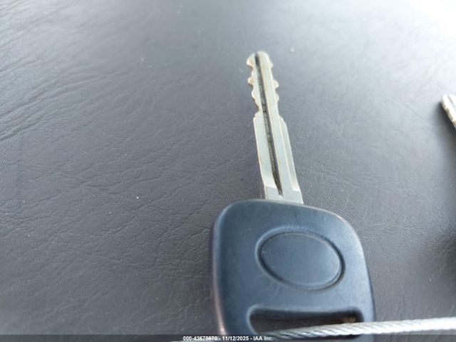 Toyota Camry Le Image 7