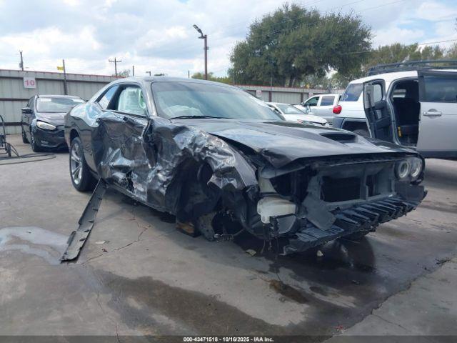  Salvage Dodge Challenger