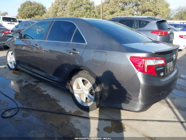 Toyota Camry Se Image 9