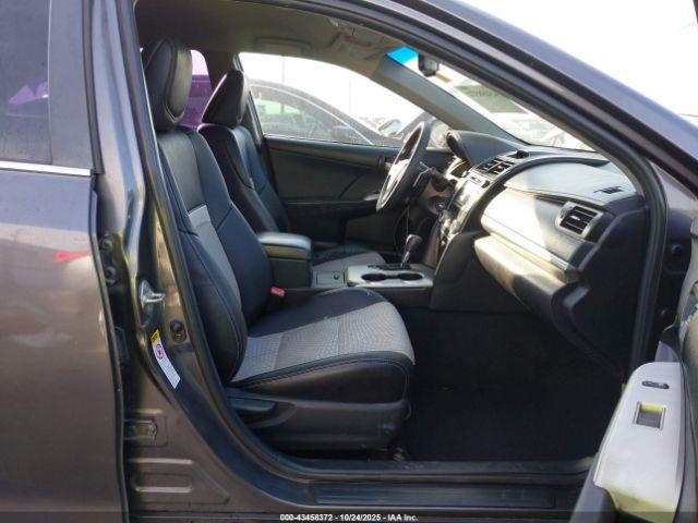 Toyota Camry Se Image 8