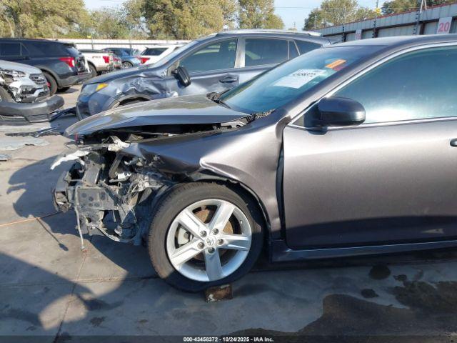 Toyota Camry Se Image 10
