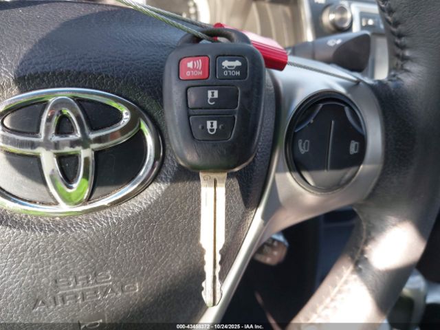 Toyota Camry Se Image 11