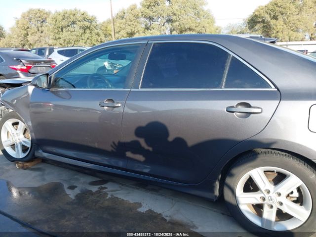 Toyota Camry Se Image 17