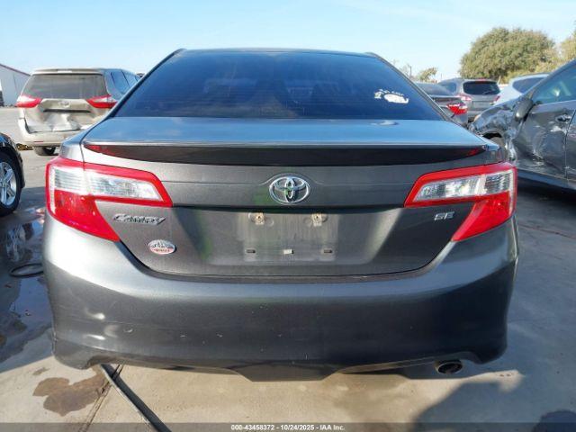 Toyota Camry Se Image 19