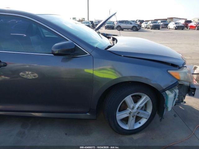 Toyota Camry Se Image 2