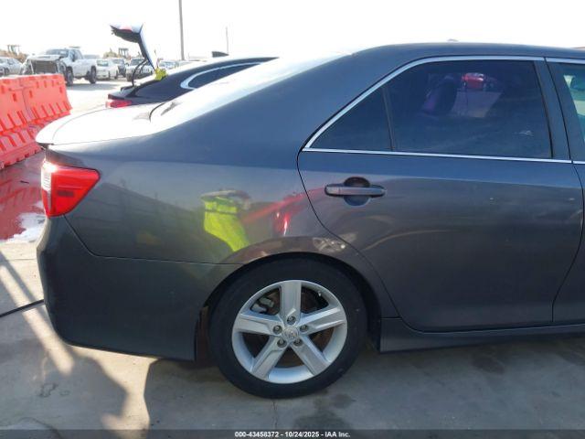 Toyota Camry Se Image 16