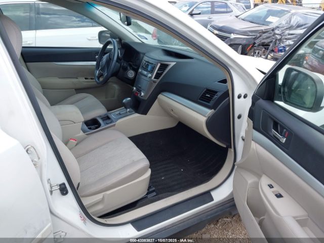 Subaru Outback 2.5i Premium Image 2