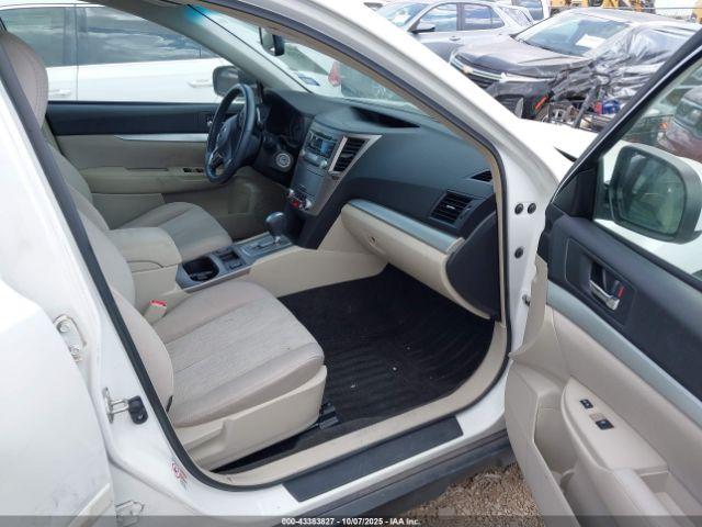 Subaru Outback 2.5i Premium Image 2