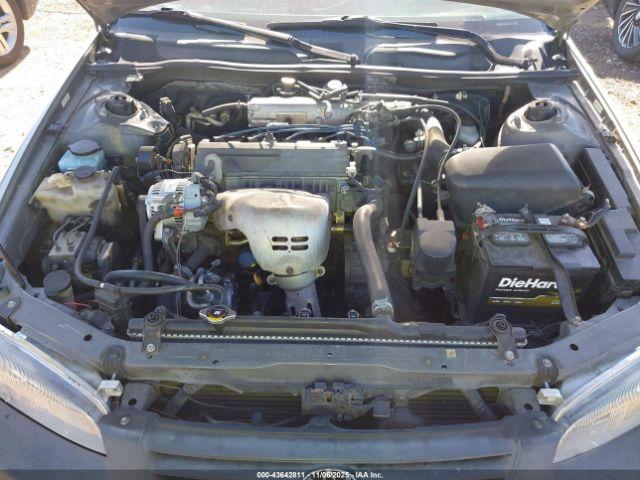 Toyota Camry Le Image 5