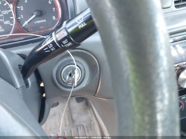 Toyota Camry Le Image 8